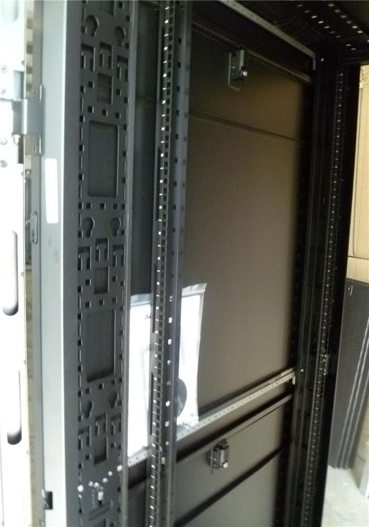 Dell 42U Refurbished Server Rack Enclosure - AR3100X717 SX Model (600x1070mm)