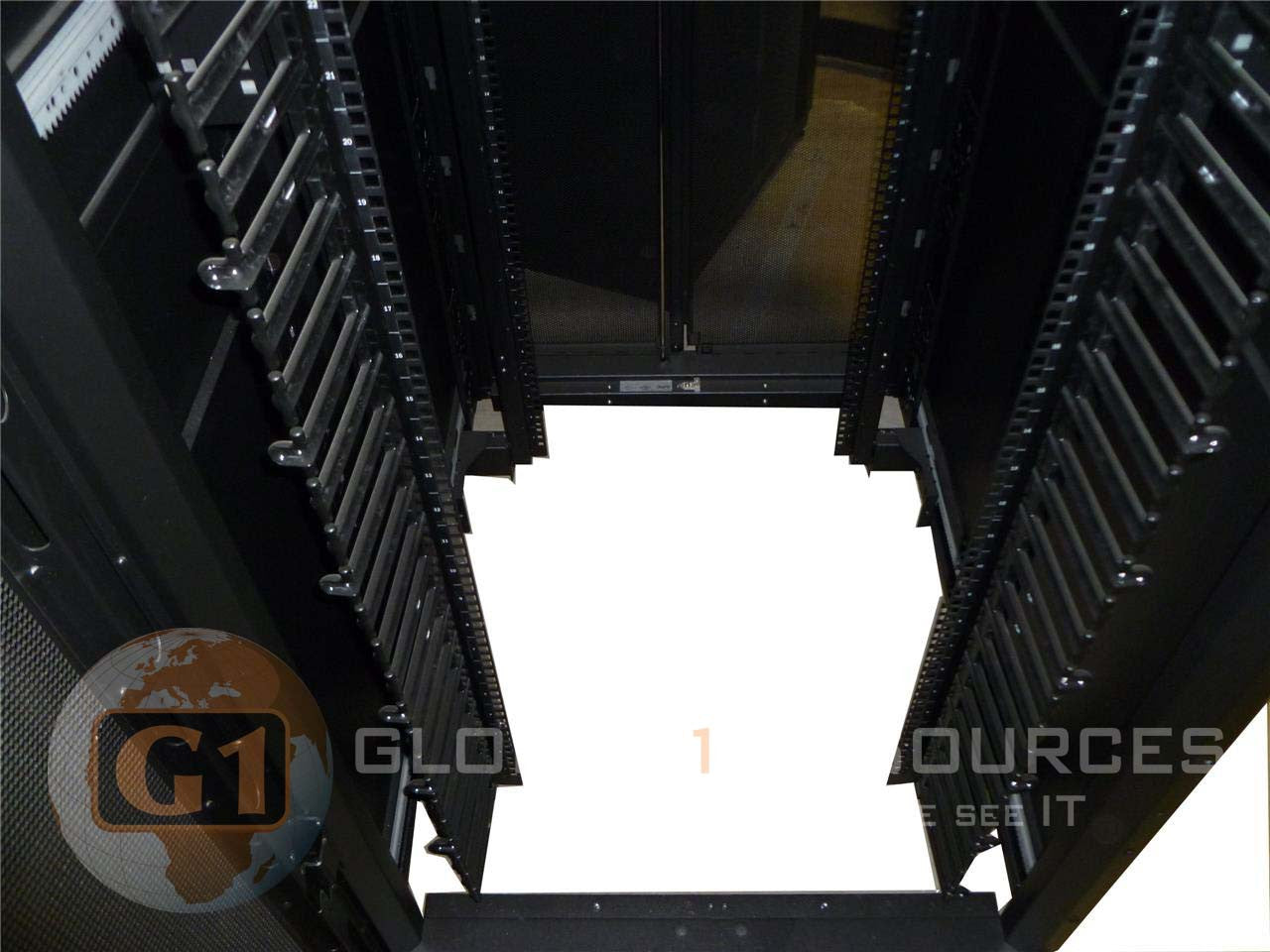 Refurbished APC AR3140 NetShelter SX 42U Server Rack - 750mm Wide Body for Superior Airflow and Cable Management